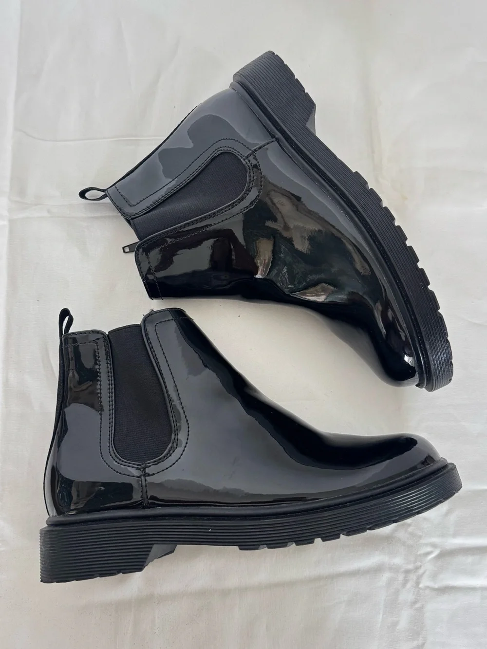 Steve Madden Glossy Black Chelsea Rain Boots Size 4